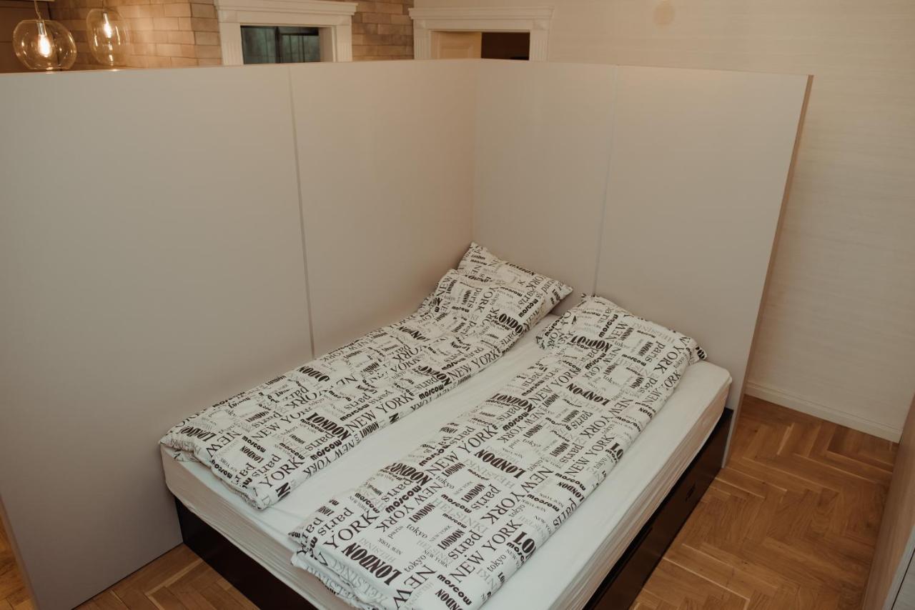 Opera 1 Appartement Subotica Buitenkant foto